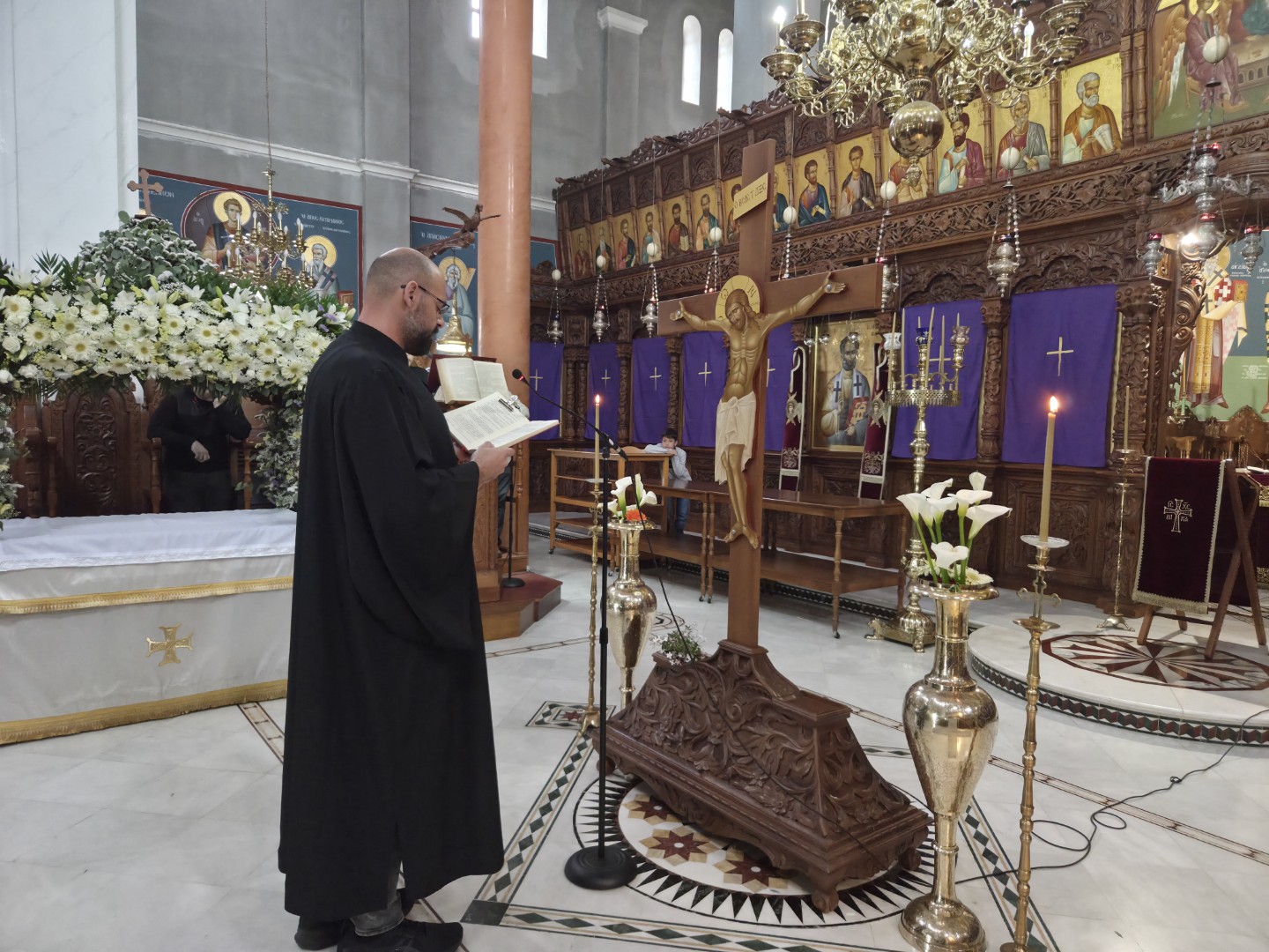 Μεγάλη Παρασκευή πρωί στη Μητρόπολή μας