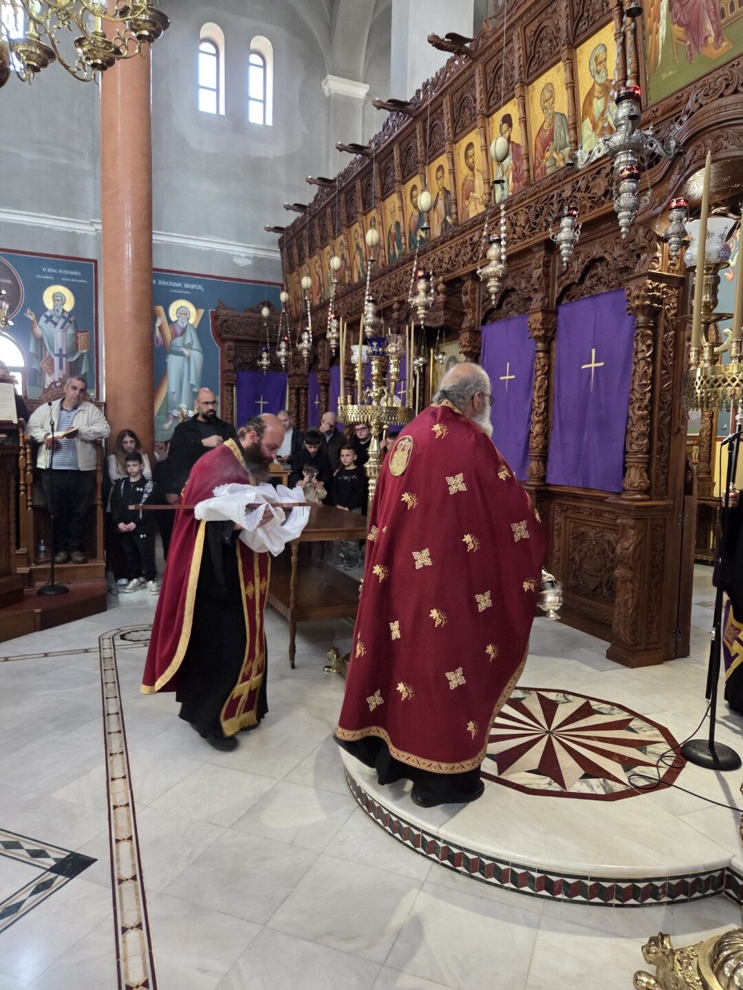 Μεγάλη Παρασκευή πρωί στη Μητρόπολή μας