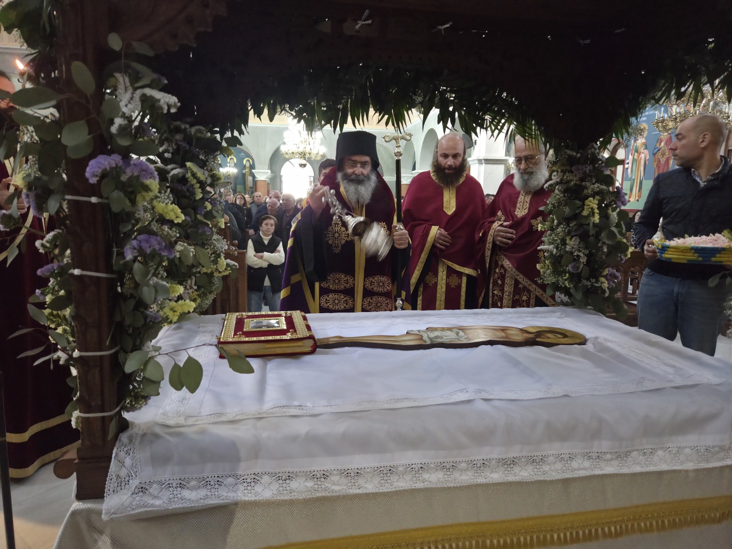 Μεγάλη Παρασκευή πρωί στη Μητρόπολή μας