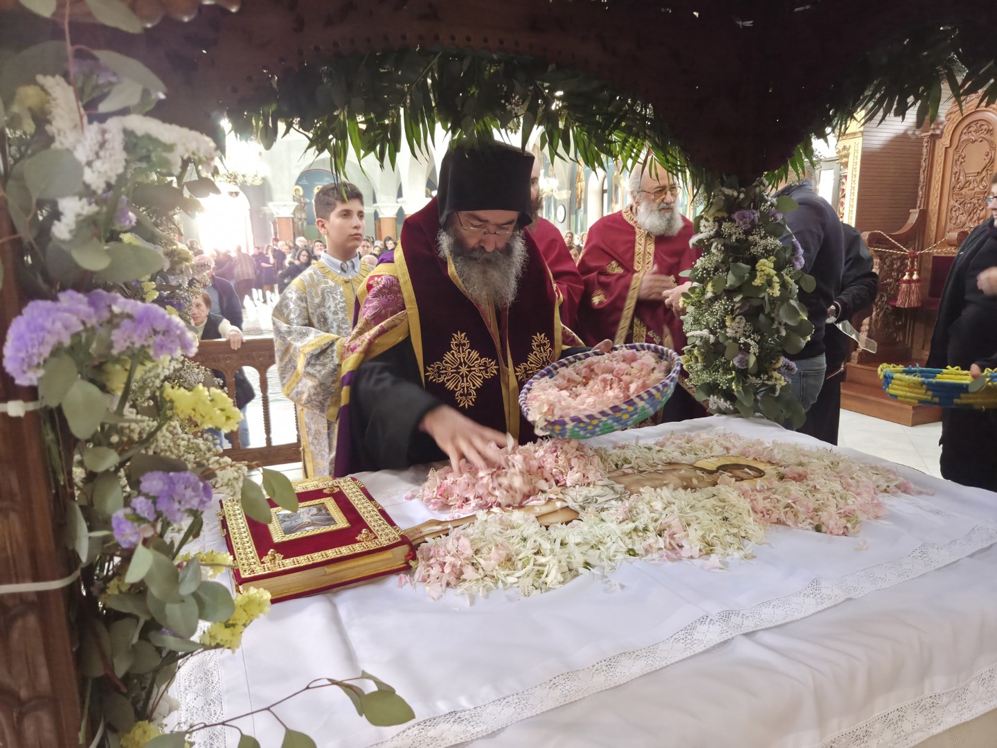 Μεγάλη Παρασκευή πρωί στη Μητρόπολή μας