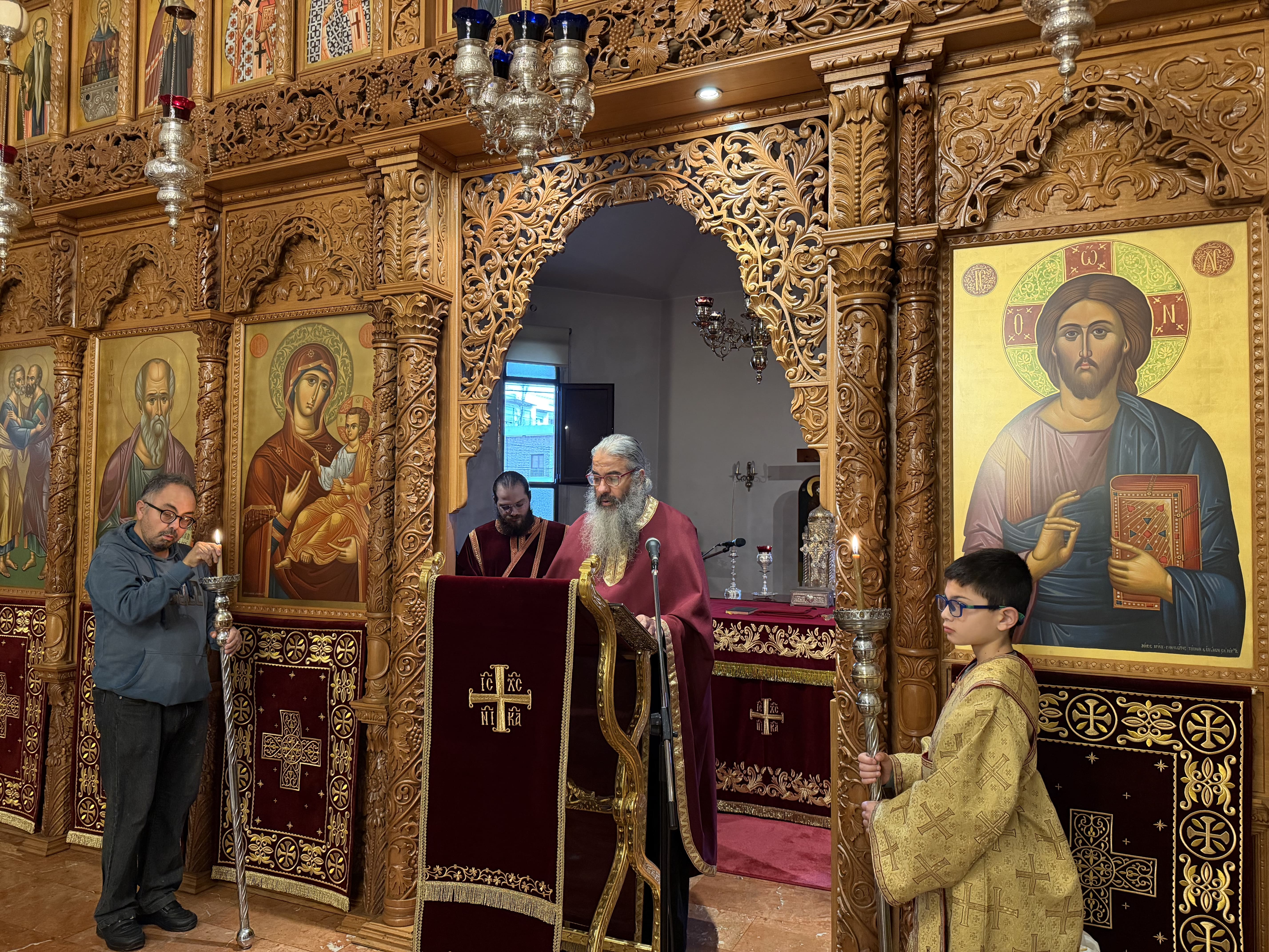 Μεγάλη Παρασκευή πρωί στη Μητρόπολή μας