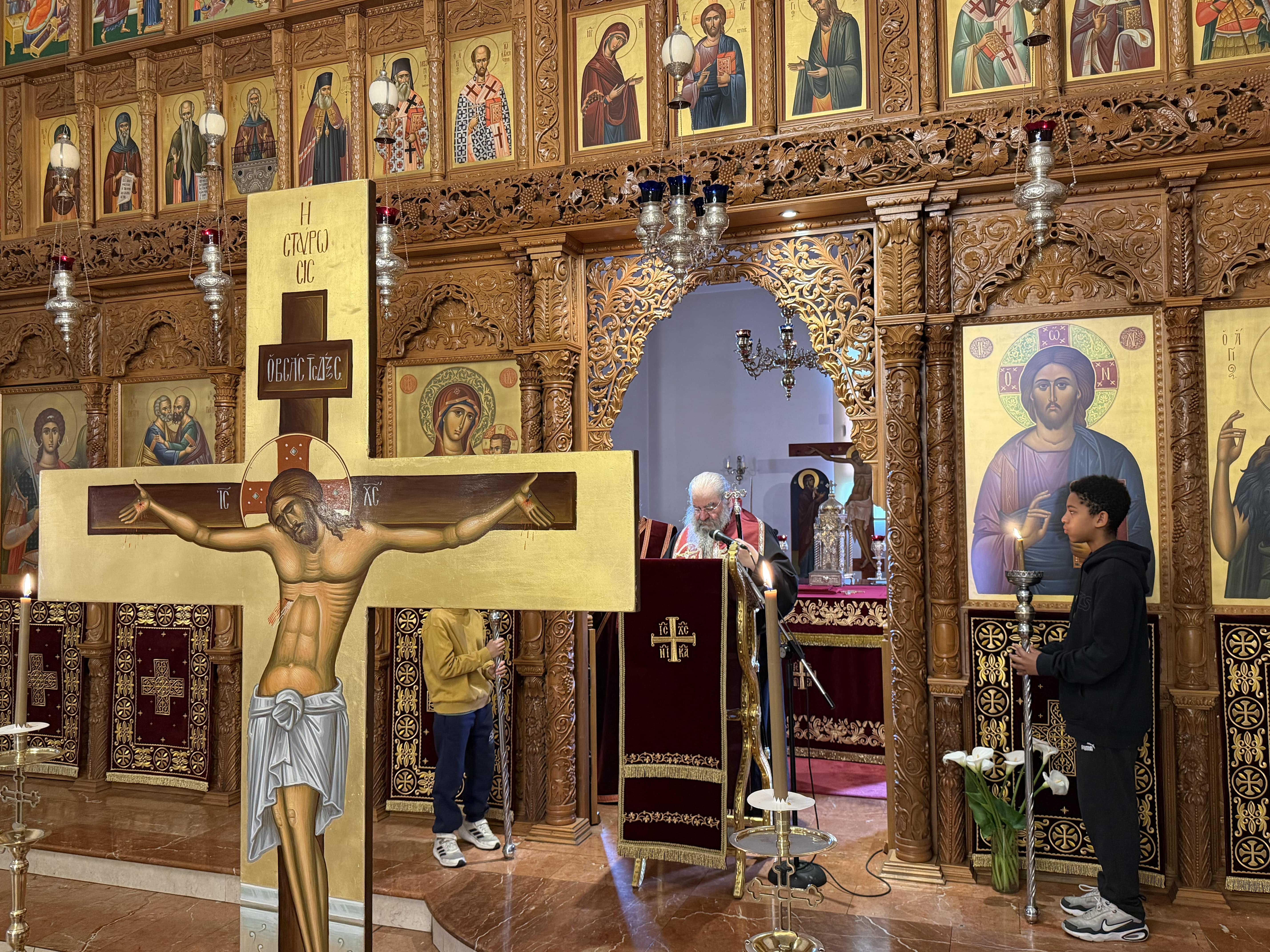 Μεγάλη Παρασκευή πρωί στη Μητρόπολή μας