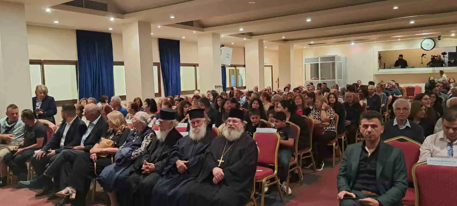 Πραγματοποιήθηκε η θεατρική παράσταση «Έσιει ο Θεός από τις στάχτες της Σμύρνης στο φως της Κύπρου»