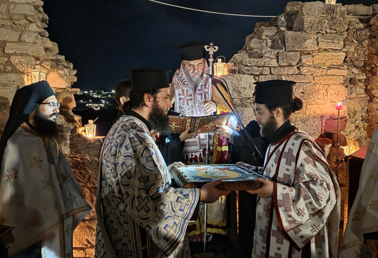 Ιερά αγρυπνία στα ερείπια της αρχαίας Βασιλικής του Αγίου Τύχωνα