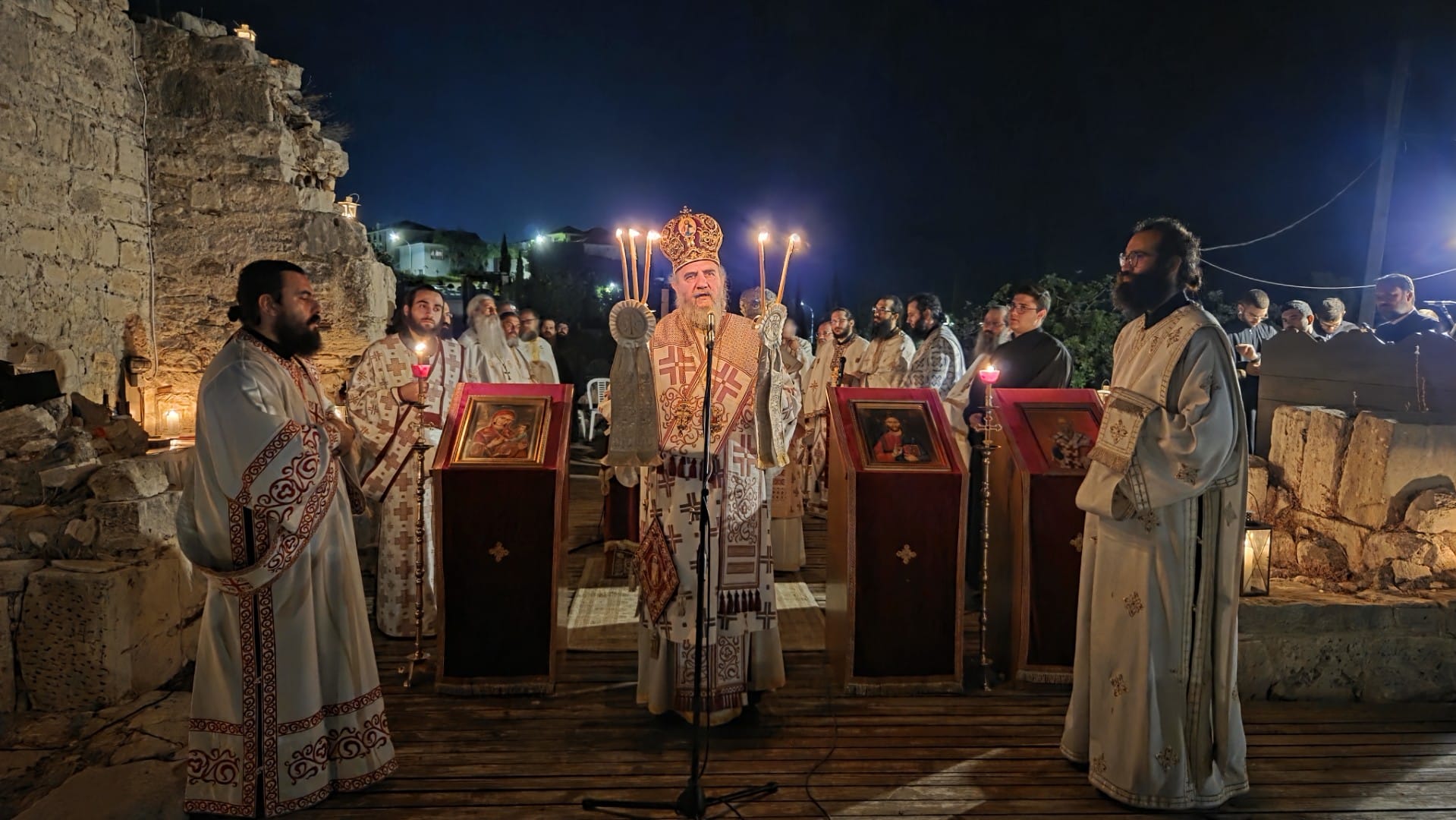 Ιερά αγρυπνία στα ερείπια της αρχαίας Βασιλικής του Αγίου Τύχωνα