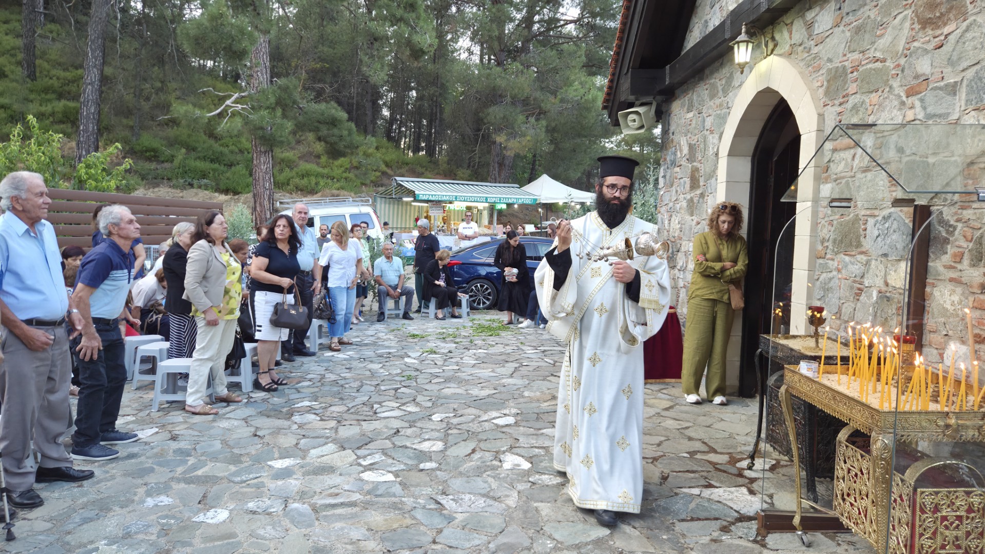 Εσπερινός στο παρεκκλήσιο της Αγίας Παρασκευής Αμιάντου