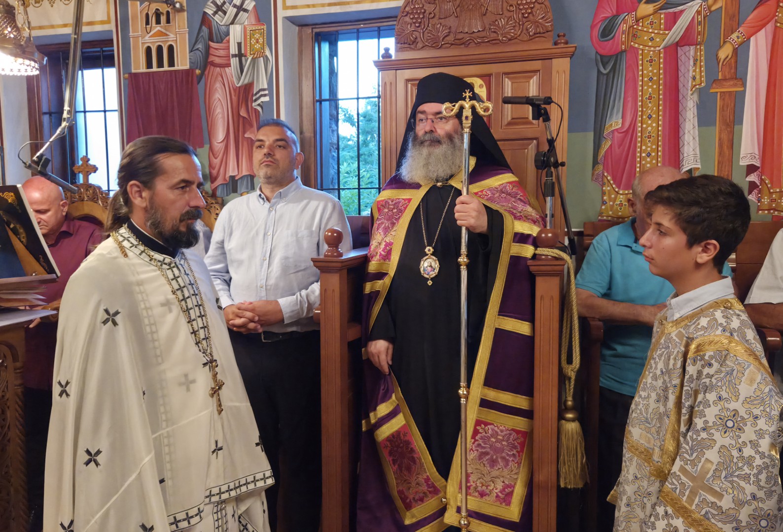 Εσπερινός στο παρεκκλήσιο της Αγίας Παρασκευής Αμιάντου