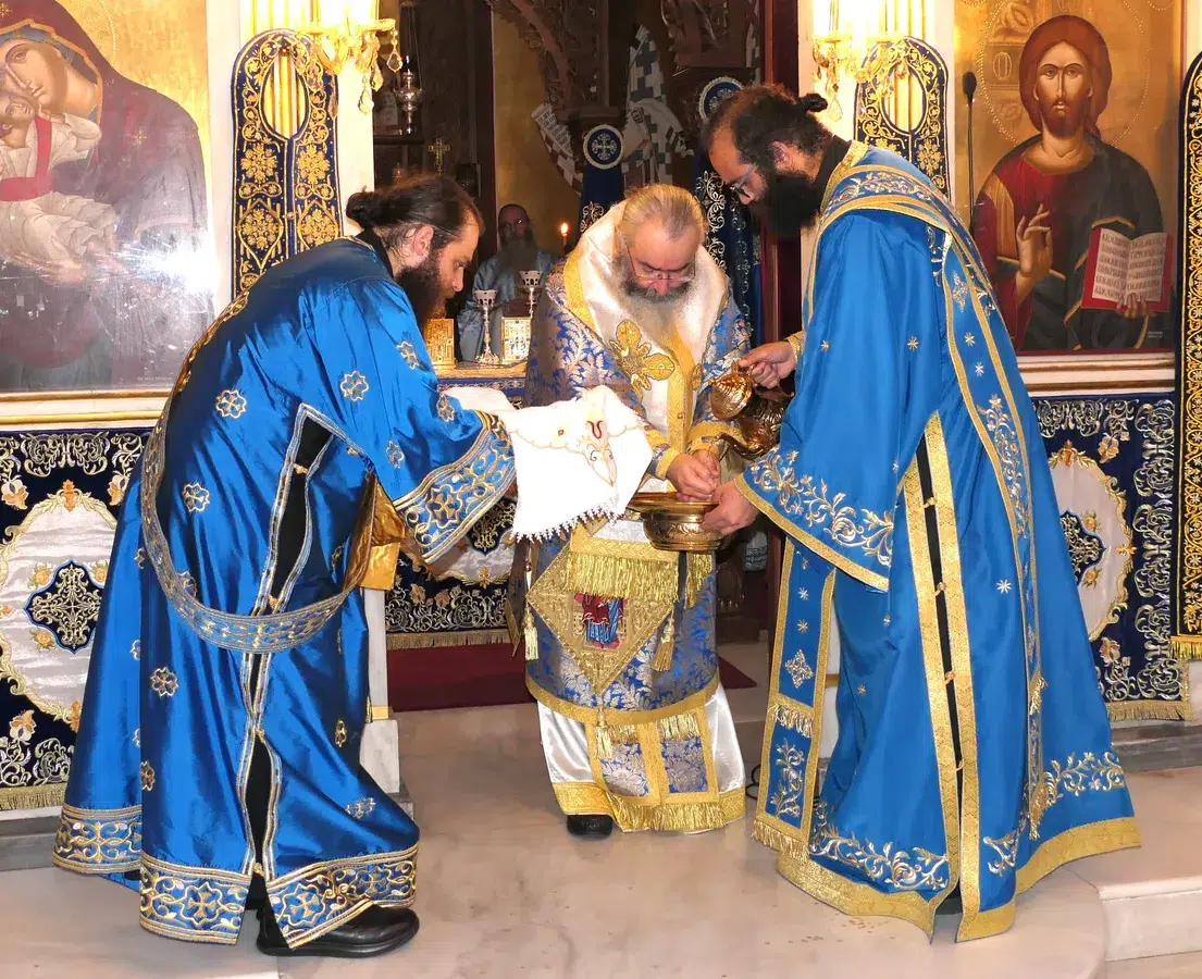 Θεία Λειτουργία της Αγίας Σκέπης και Πανηγυρική Δοξολογία της Εθνικής Επετείου της 28ης Οκτωβρίου στον καθεδρικό ναό Αγ. Νάπας 2026 - 35